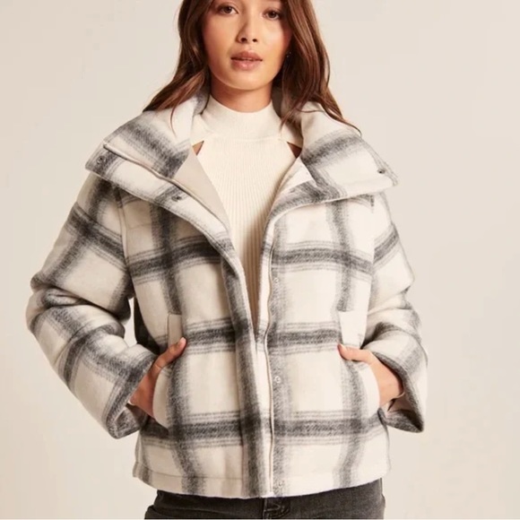 Abercrombie and Fitch plaid puffer coat - Picture 1 of 6